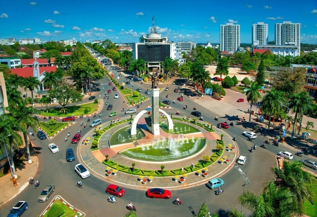 Đắk Lắk có gì chơi? Khám phá Buôn Ma Thuột, Buôn Đôn, Hồ Lắk, trải nghiệm với voi, thuyền độc mộc, ẩm thực Tây Nguyên và gợi ý lịch trình.